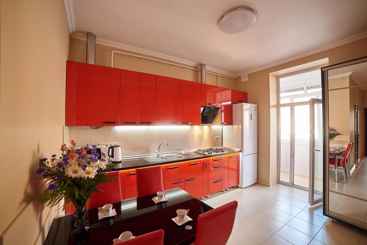 2 Bedrooms Apartment 150M From Opera House Lviv Bagian luar foto